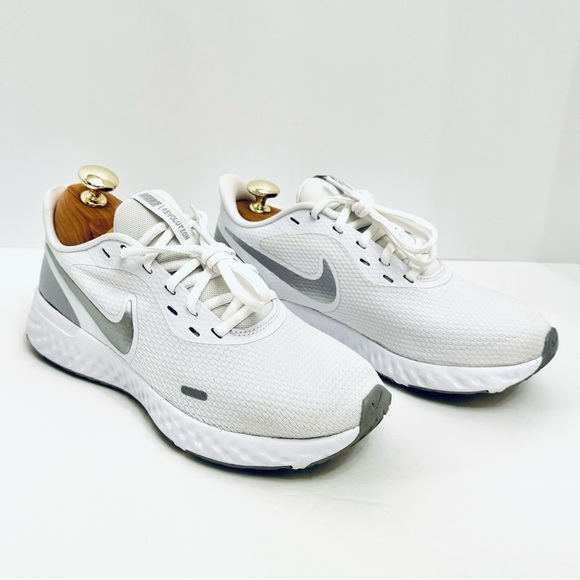 Nike Women's Revolution Running Shoe - Picture 2 of 13
